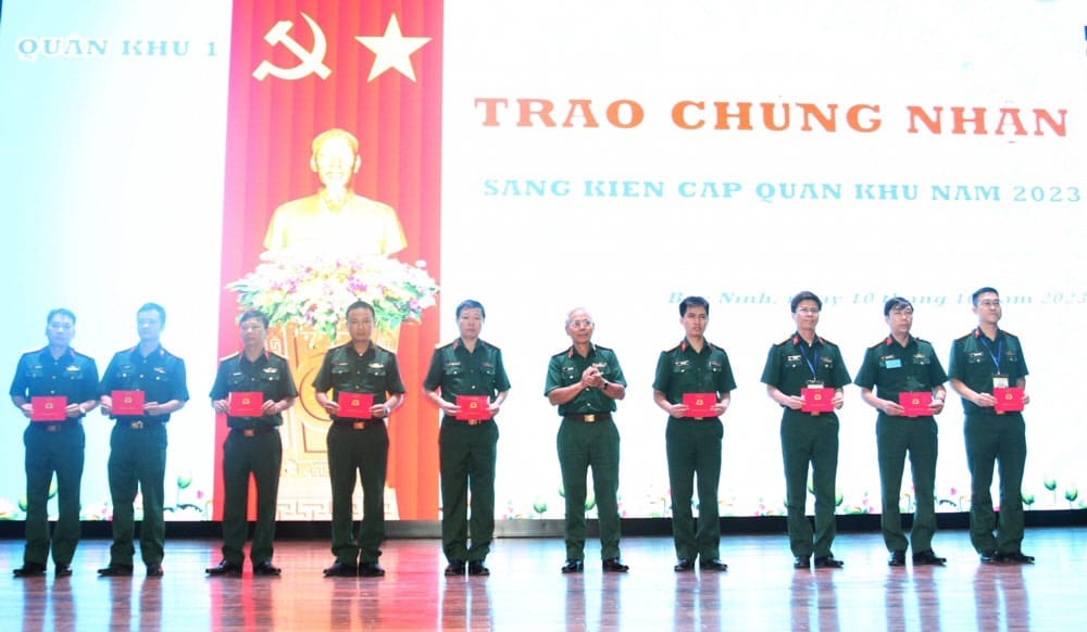 Bác sĩ Chu đạt giải Nhất về Sáng kiến cải tiến kỹ thuật Quân khu 1