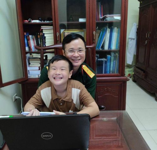 doctor chu và con trai: Nuôi con tuổi dậy thì với 50 checklist dành cho phụ huynh