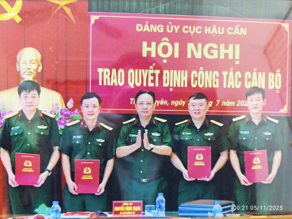 Doctor Chu nhận quyết định Trưởng khoa tại Bệnh viện Quân y 110