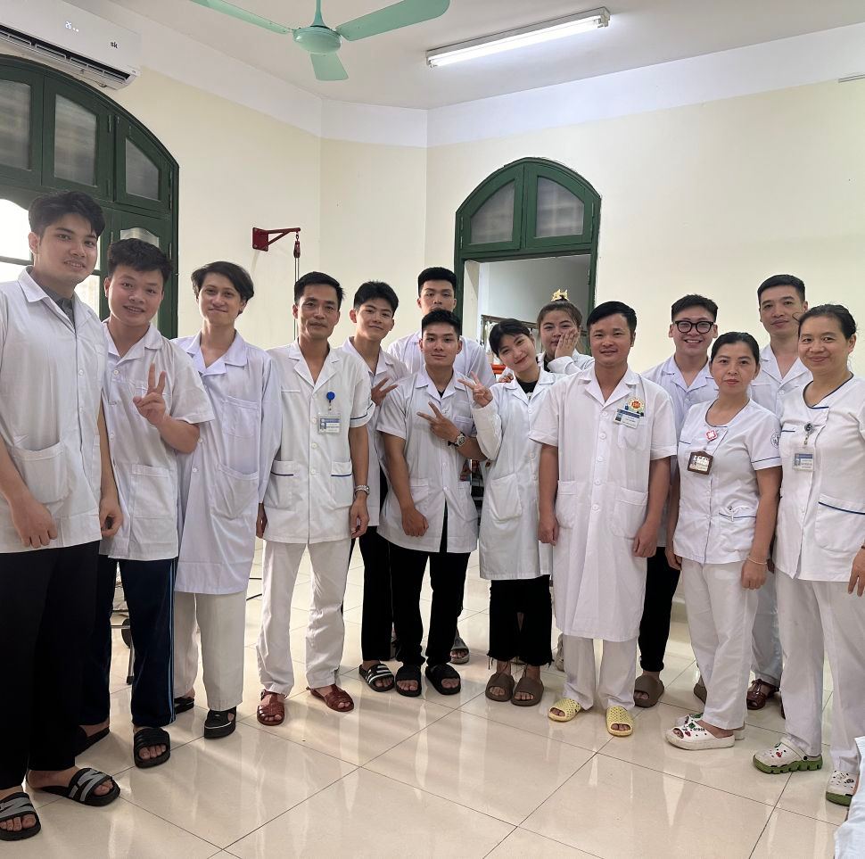 Học nghề phục hồi chức năng từ bác sĩ Chu Bệnh viện Quân y 110