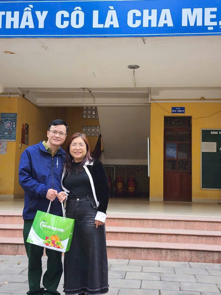cô giáo Phan Hồng Thục Trường Phổ thông dân tộc nội trú Bắc Giang