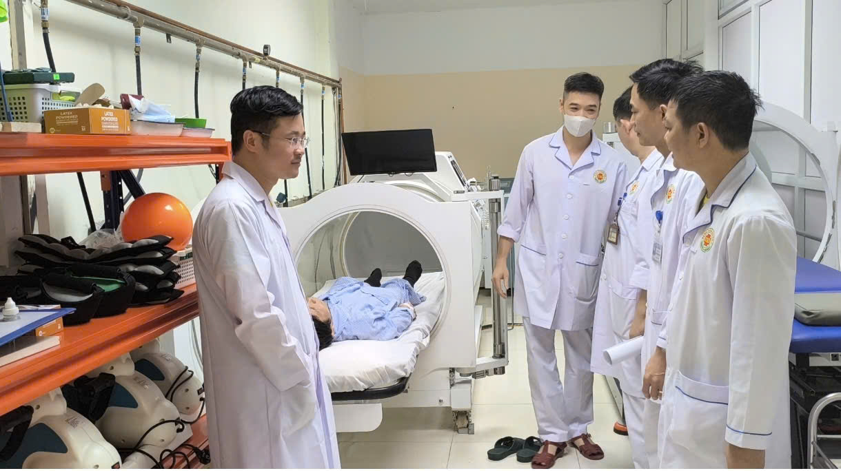 Doctor Chu, Trưởng Khoa Vật Lý Trị Liệu và Phục Hồi Chức Năng Bệnh viện Quân y 110 Bắc Ninh